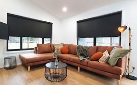 Jimmara House Modern Central Holiday Home